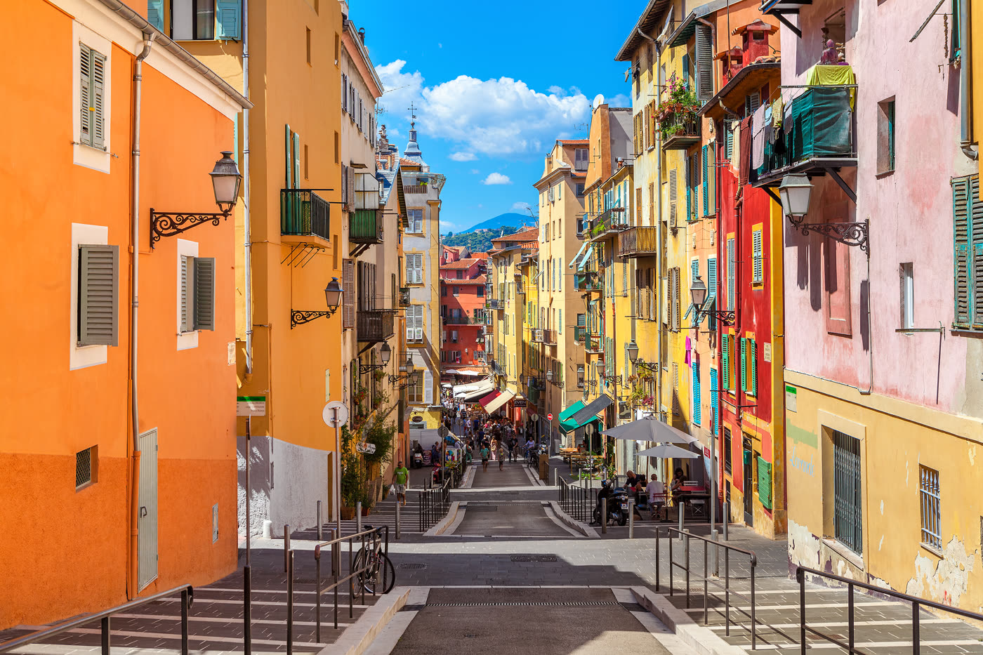 Rue colorée du Vieux Nice